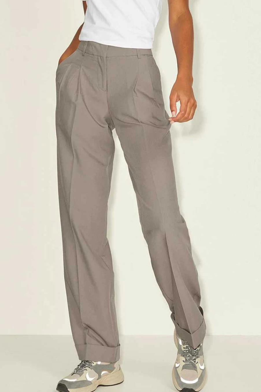 "Jjxx Women's Taupe Regular Fit Pants - Classic Casual Trousers for Everyday Wear"