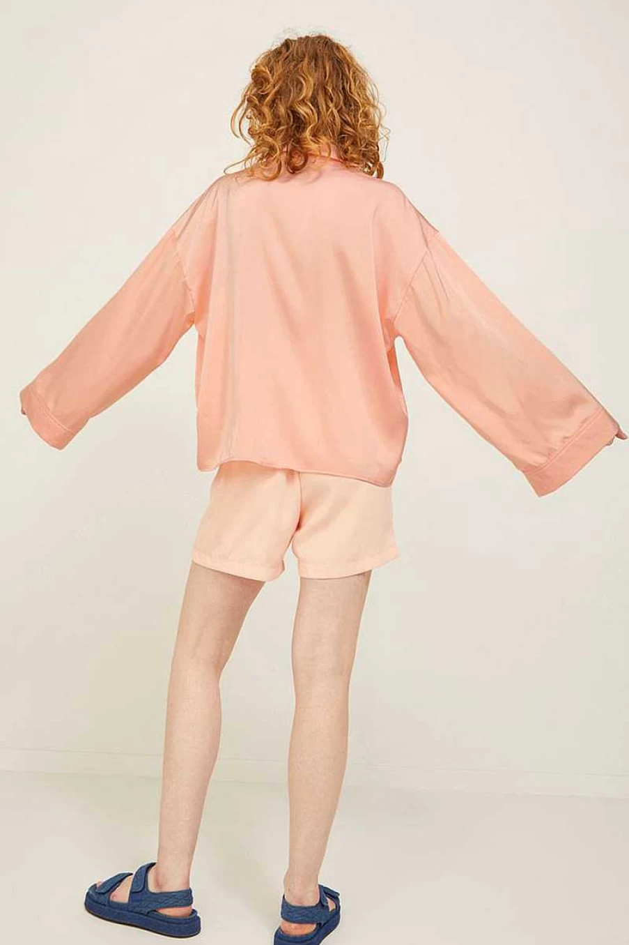 "Jjxx Oversized Shirt for Women - Tropical Peach Design - Style 12210381"
